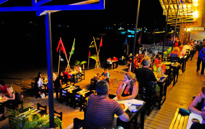 Ресторан на пляже Бопхут. Остров Самуи