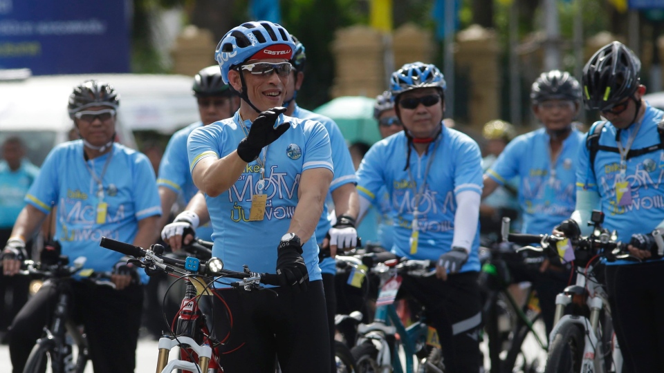 Наследный Принц Ваджиралонгкорн на событии "Велосипед для мамы"