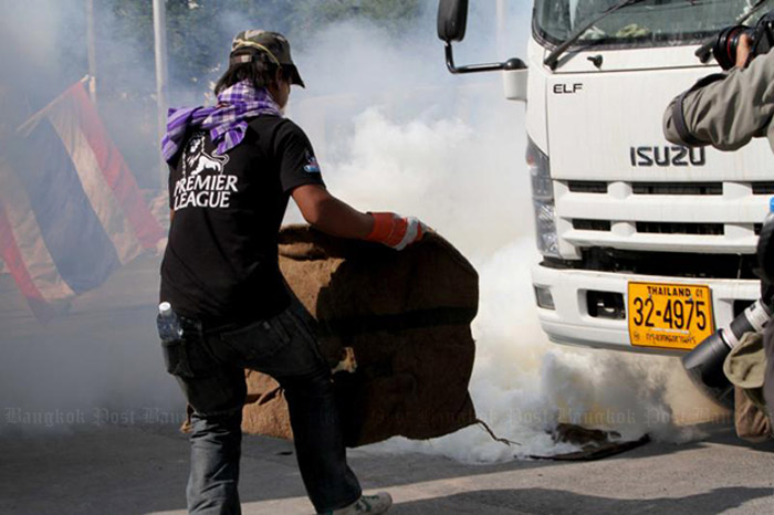 Полиция в Тайланде арестовывает разрушителей барьеров и заграждений