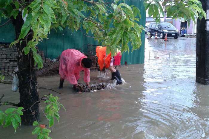 Наводнения на Пхукете замедлили трафик