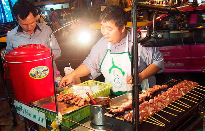 "Золотая улица" в Бангкоке Яороват - лучшая уличная еда и лучшие ювелирные магазины