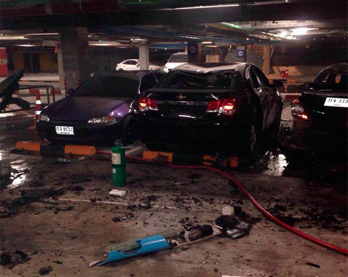 Автомобиль Хонда, оснащенный самодельным взрывным устройством, взорвался на подземной парковке на Самуи