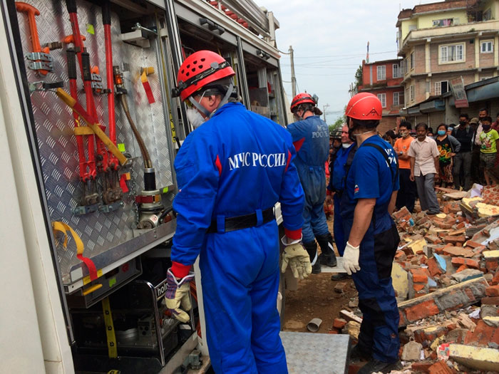 Российский отряд спасателей помог десяткам жителей Непала