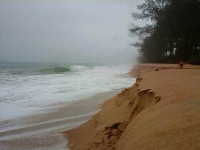 Сильные волны в Андаманском заливе