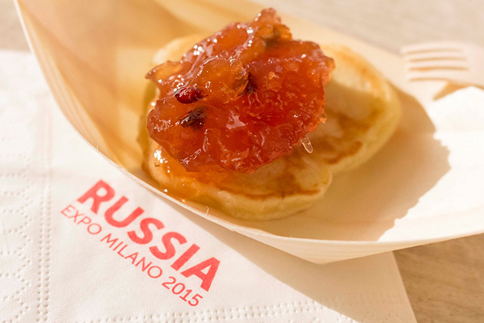 Все блюда русской кухни подаются на тарелочках из бересты