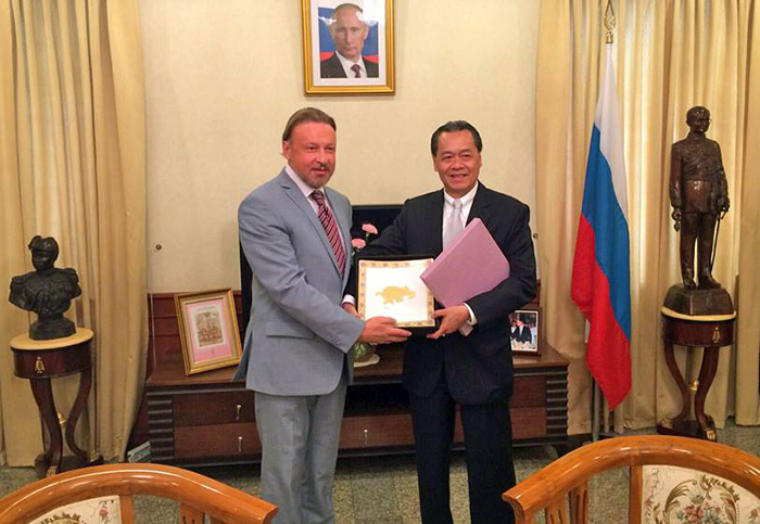 Посол России в Тайланде г-н Киилл Барский с председателем Совета директоров Касикорн Банка г-ном Бантуном Ламсамом