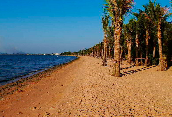 Пляж Кратин Лай на севере Паттайи