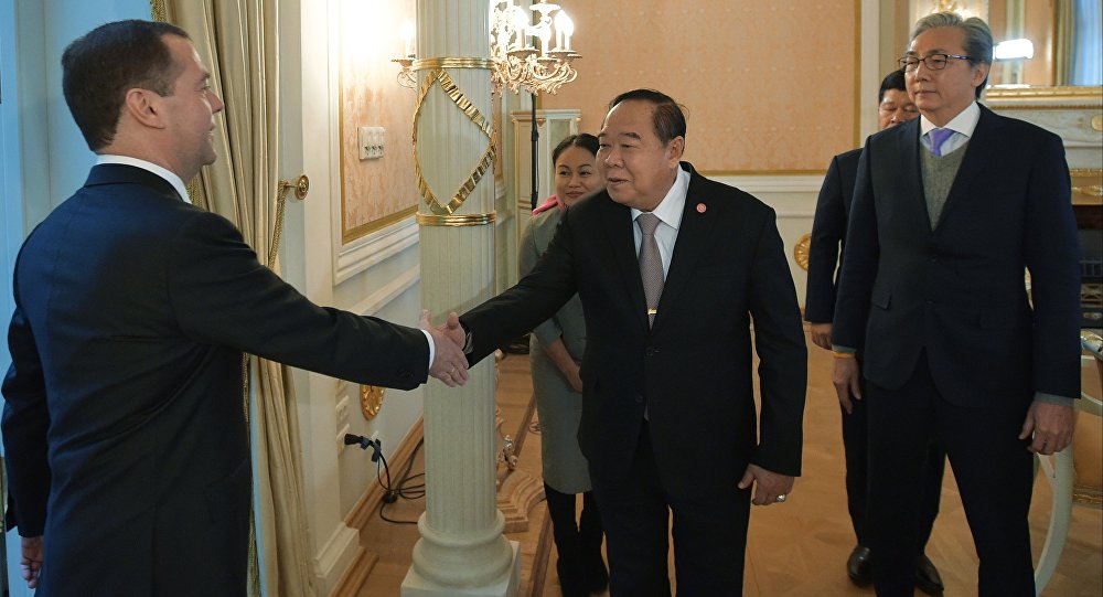 Дмитрий Медведев встречает вице-премьера и министра обороны Таиланда г-н Правита Вонгсувона и вице-премьера г-на Самкида Джатушрипитака . Фото:sputniknews.com