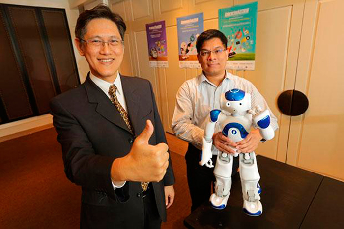 Глава Парка программного обеспечения Тайланда г-н Чалемпол Тачинда перед выставкой в Сингапуре