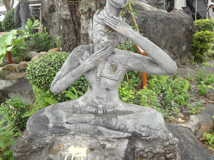 Каждая скульптура Отшельника демонстрирует один из приемов уникальной техники целительства