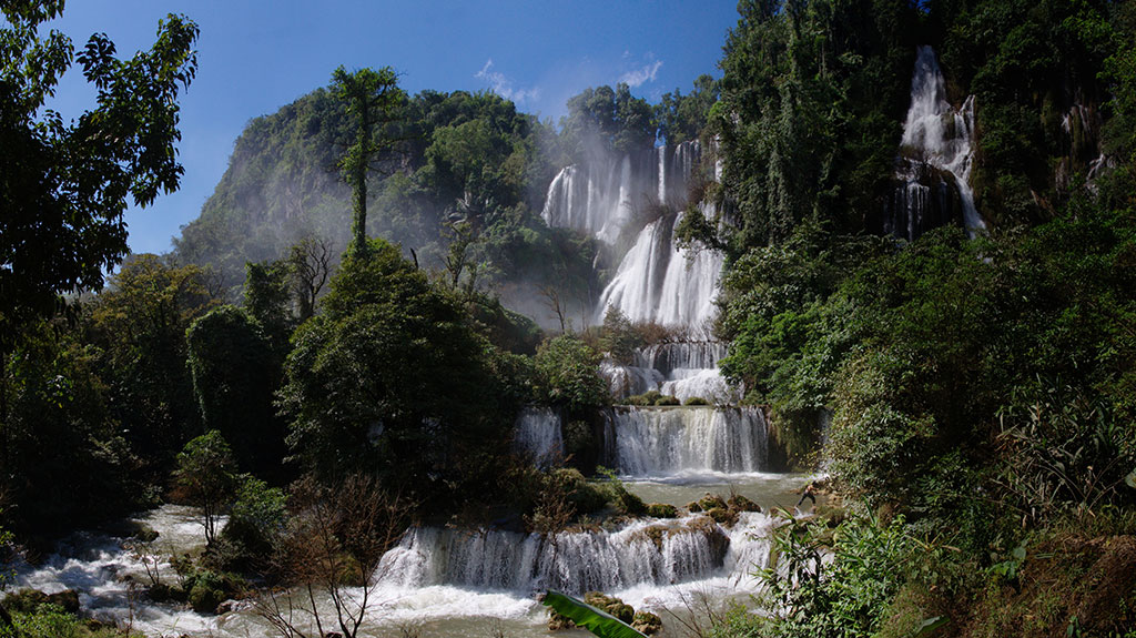 Водопады в национальном парке Мэй Вонг в Чанг Мае