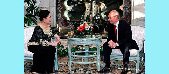 Государственный визит в Россию королевы Таиланда Сирикит в июле 2007 года. Фото Kremlin.ru