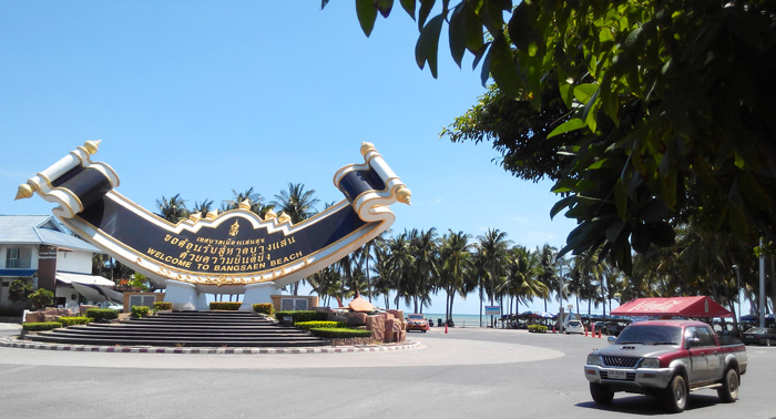 Памятник и главный указатель одного из самых красивых пляжей Чонбури - пляж Банг Саен