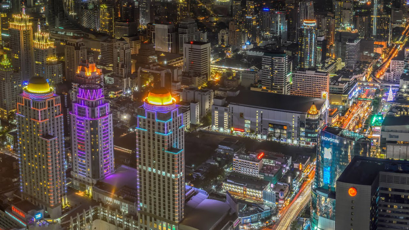 Вид Бангкока из бара Rooftop в отеле Baiyoke Tower