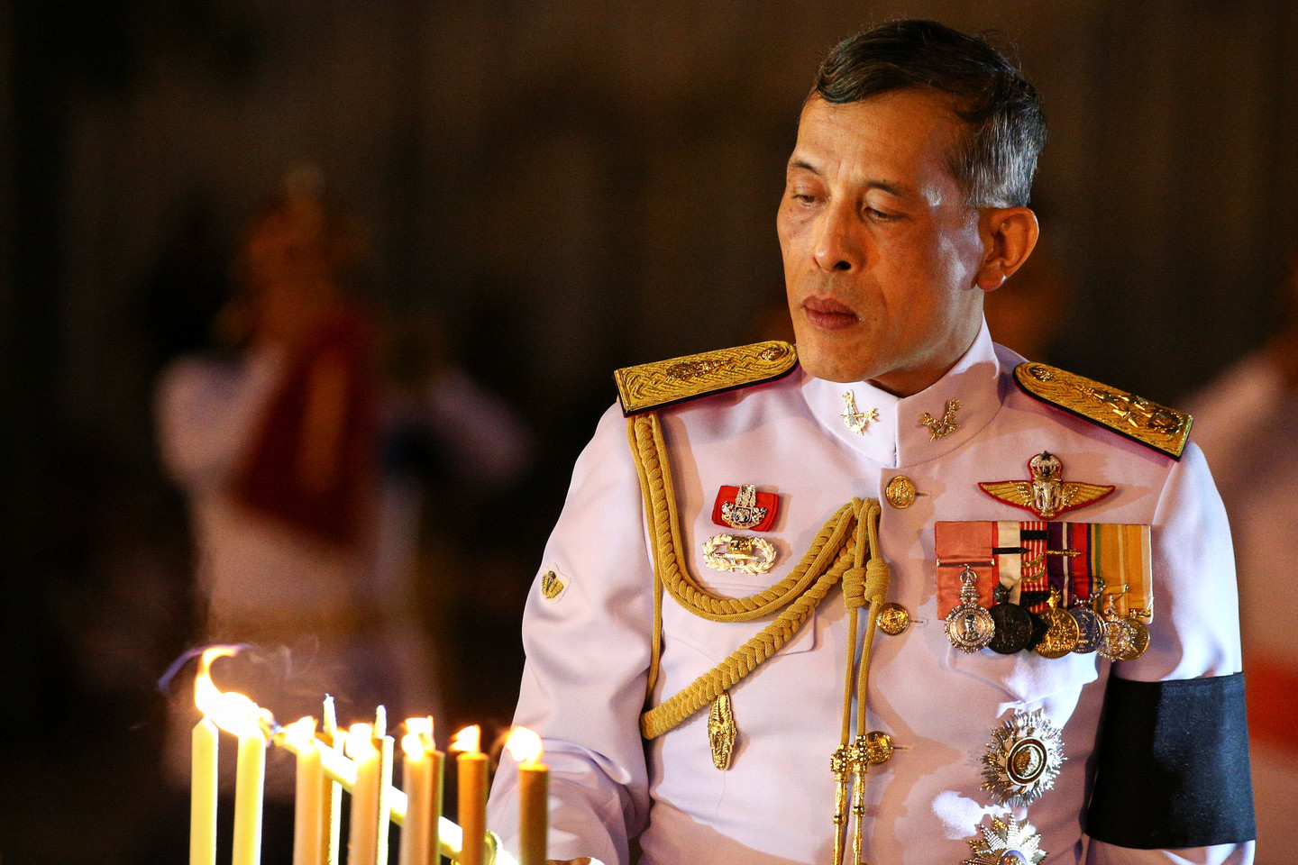 Его Величество Маха Вачиралонгкокрн на торжественной церемонии во дворце Дусит в декабре 2016 года