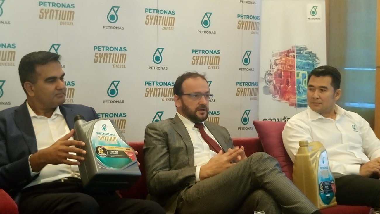 Презентация Petronas Lubricants International (PLI), в центре г-н Джузеппе Педретти