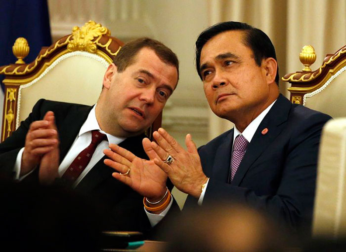 Премьер-министр Таиланда Прают Чан-Оча и Председатель Правительства РФ Дмитрий Медведев на встрече в Москве в мае 2016 года 