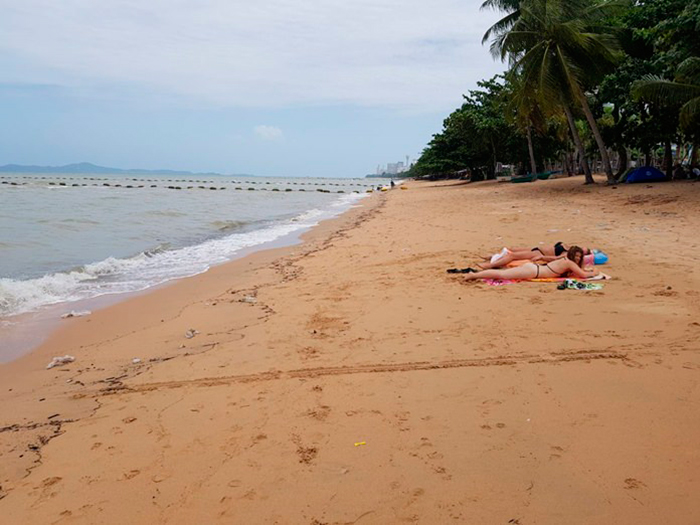 Пляж Джомтьен 8 августа. Фото Pattaya Mail