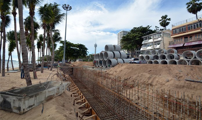 Реконструкция пляжа Донгтан в Паттайе. Фото Pattaya Mail