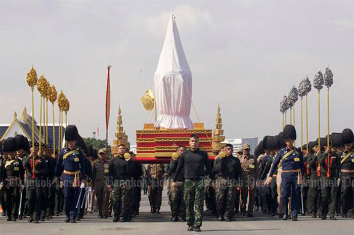 Первая генеральная репетиция траурных шествий на королевских Церемониях кремации. Фото Bangkok Post