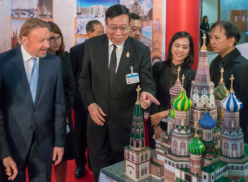 В Национальной законодательной ассамблее проходит выставка в честь установления 120-летия дипломатических отношений между Россией и Таиландом. Фото Посольства РФ в Таиланде