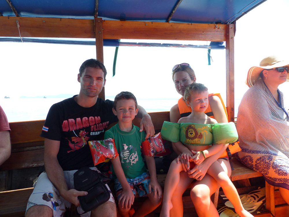 Ко Булон Лех привлекает семьи любителей приключений, которые хотят насладиться простой островной жизнью и не боятся долгого путешествия на лодке в открытом море
