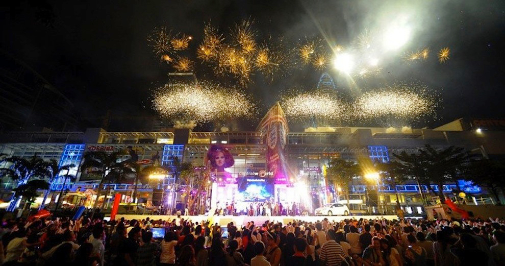 Новогодняя ночь 2015/2016 года у Central World в Бангкоке