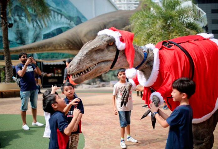 Планета динозавров - тематический парк развлечений в Бангкоке