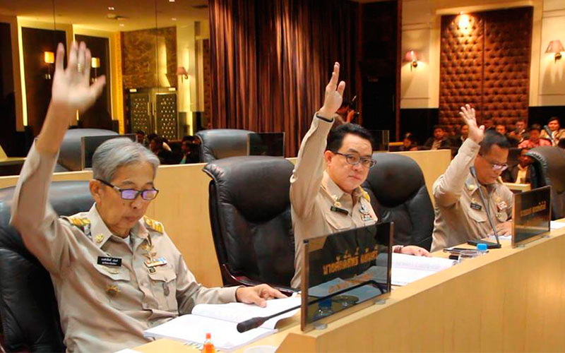 Голосование на заседании Городского Совета о введении входной платы за посещение острова Ко Лан. Фото Love Pattaya Thailand