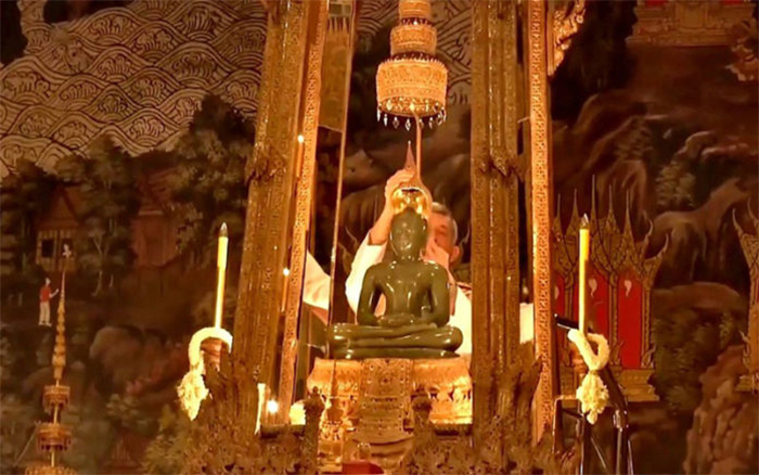 Королевская церемония в храме Изумрудного транслировалась по всем каналам ТВ Таиланда