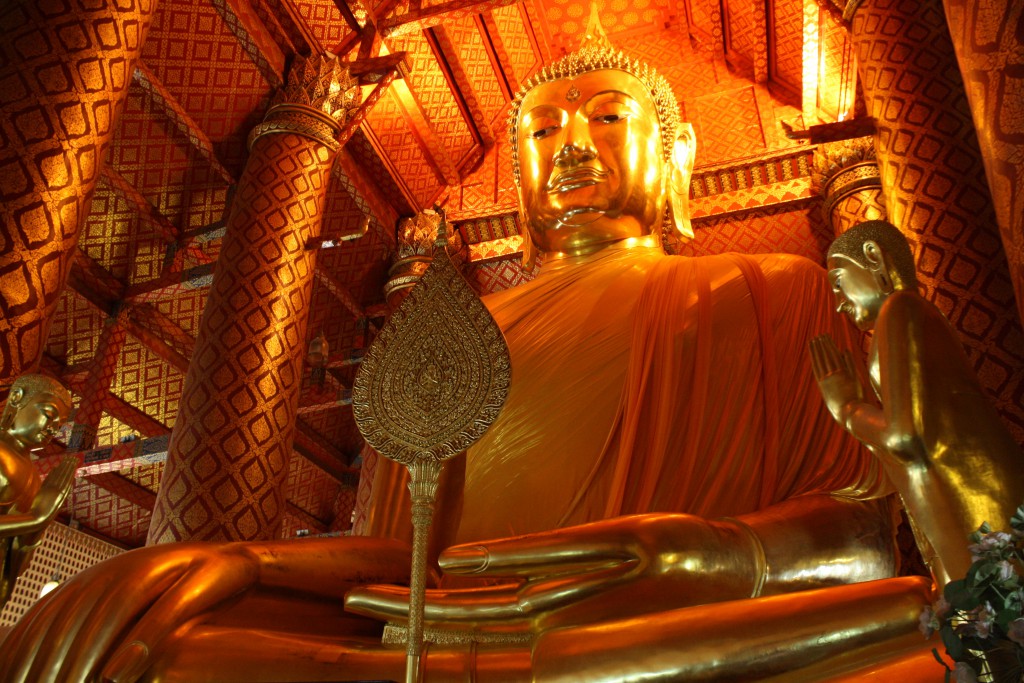 Ват Пханан Чаенг. В Ват Пханан Чаенг находится одна из самых больших в мире статуй Будды. Фото Tourpirate 