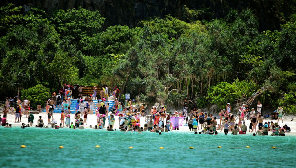 Залив Майя Бэй будет закрыт на 4 месяца для посетителей. Фото Phuket Gazette 