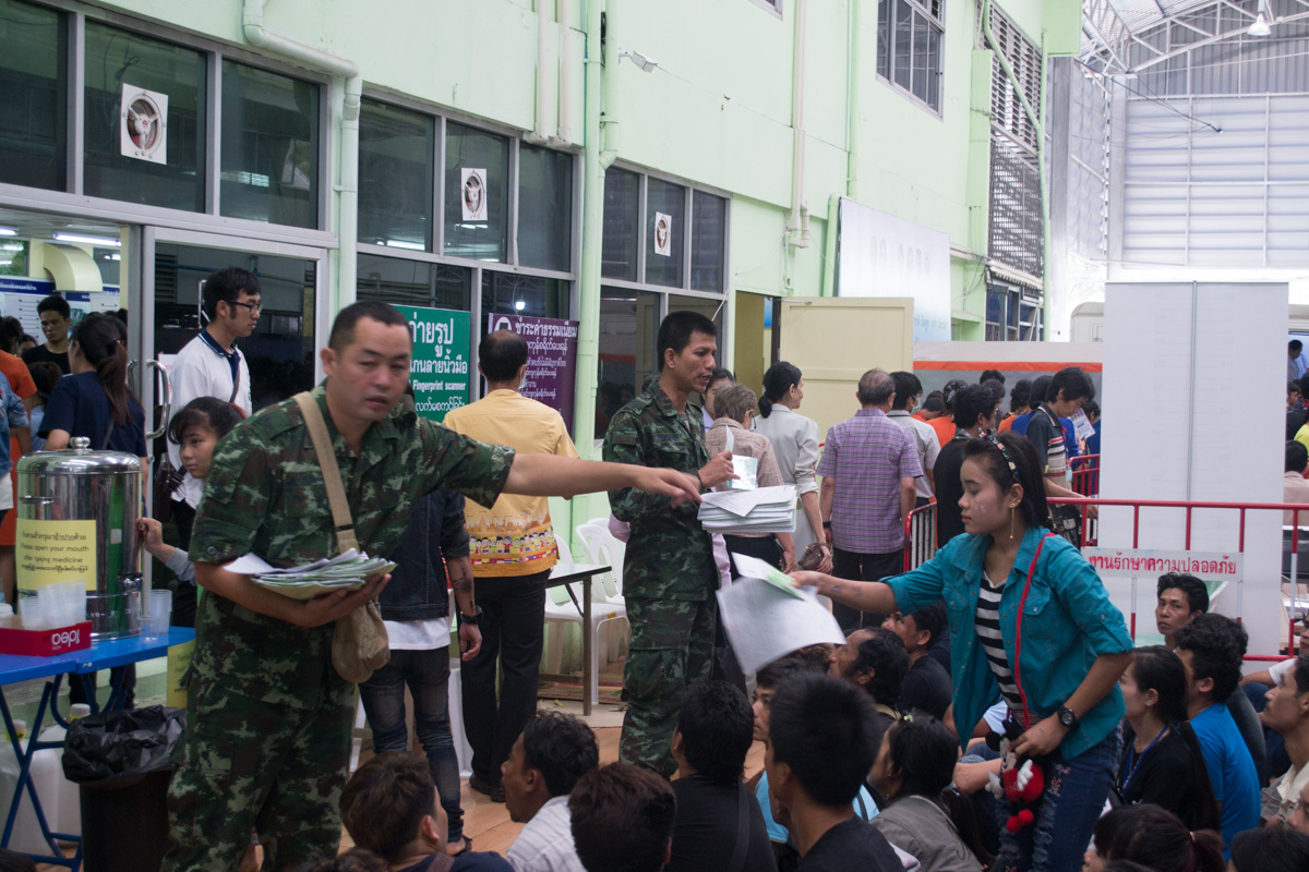 Самут Сакхон госпиталь - крупнейший в Тайланде центр Единой сервисной службы, где рабочие мигранты получают визу, разрешение на работу и проходят медицинское обследование. Фото Новости Таиланда