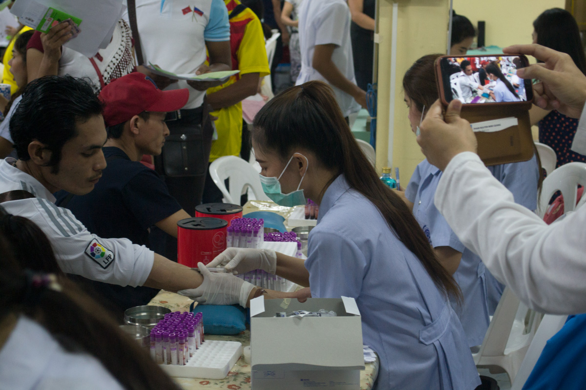 Самут Сакхон госпиталь - крупнейший центр Единой сервисной службы Иммиграционного Бюро, Министерства труда и Министерства общественного здравоохранения Тайланда. Фото Новости Таиланда