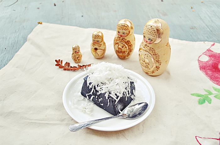 Десерт Пьяк Пун, приготовленный по древнему рецептам, по мнению тайских экспертов, сейчас найти очень сложно. В состав ингредиентов входят сок лайма, кокосовое молоко и мука. Фото Take Me Tour