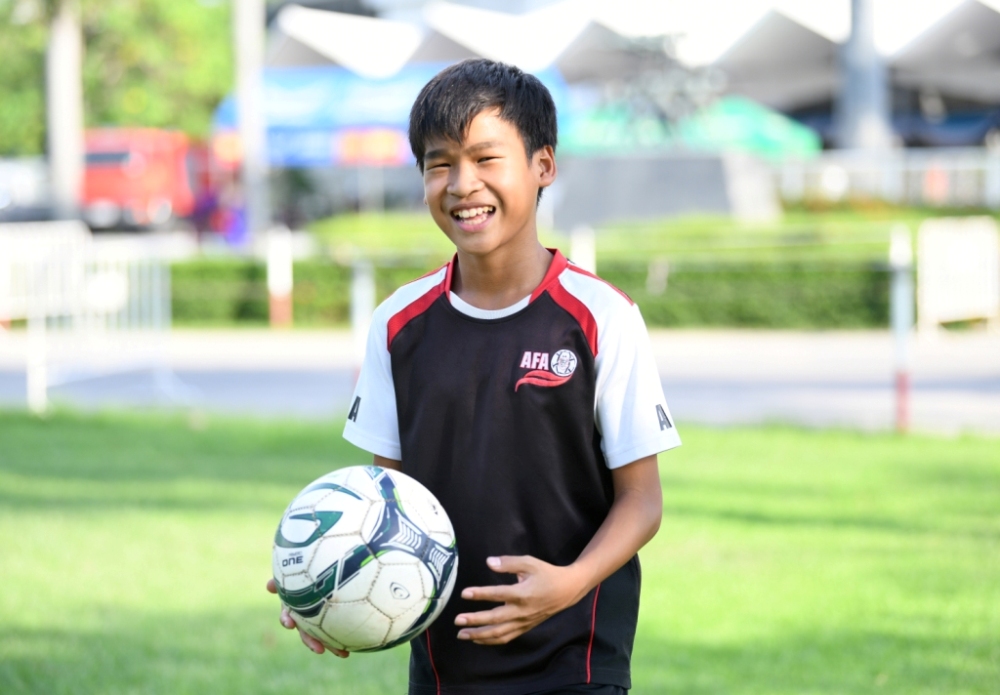 12-ти летний футболист из Таиланда Иттиполчана будет представлять Королевство в проекте "Футбол для дружбы". Он станет членом одной из 32 детских футбольных команд, которые проведут матчи в Москве накануне Чемпионата мира. Фото The Nation