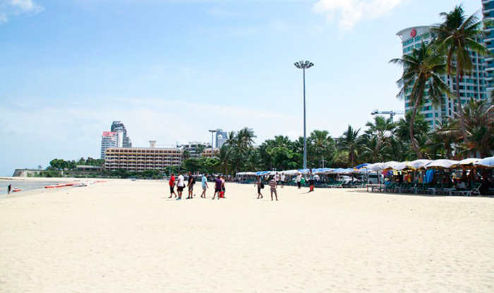 Новый променад восстановленного участка пляжа Паттайи. Фото Pattaya Mail