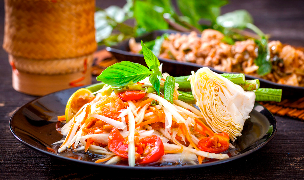 Знаменитый салат из зеленой папайи Сом Там - в списке Всемирного наследия ЮНЕСКО