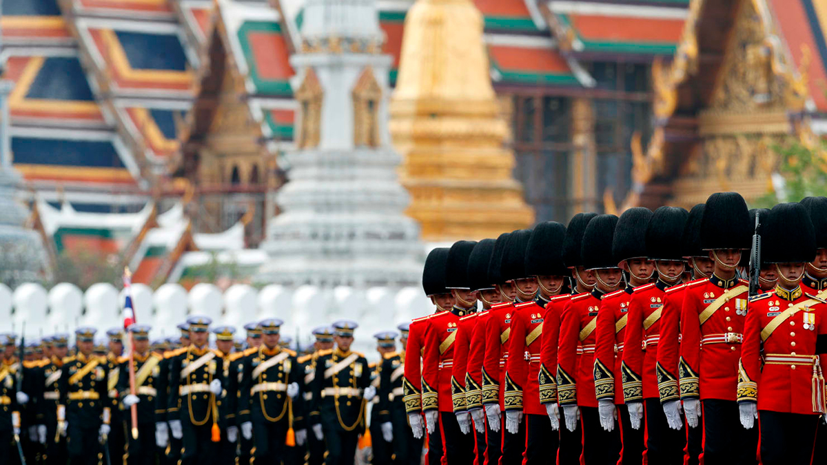 Торжественный траурный парад ВС Таиланда во время погребения покойного Короля Рамы IX. Фото The Daily Beast 