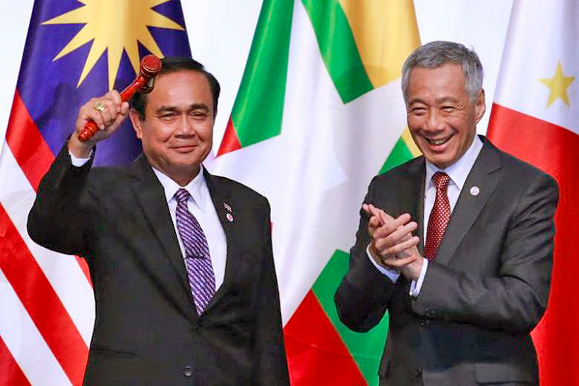 Церемония передачи символического молотка Председателя АСЕАН. Таиланд принимает пост Председателя АСЕАН на 2019 год
