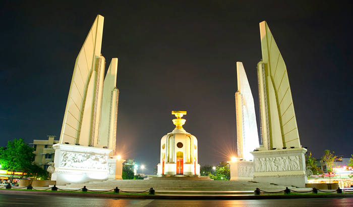 Монумент демократии в Бангкоке по проекту Коррадо Ферочи