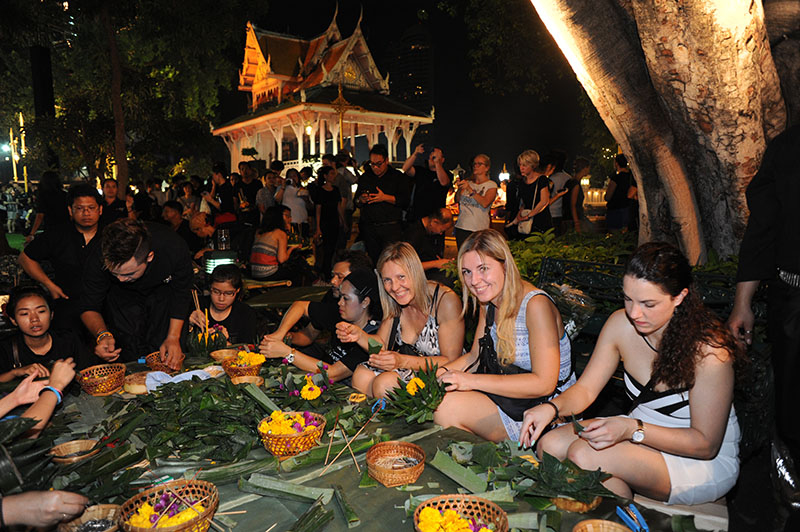 Лой Кратонг - самый романтичный фестиваль Таиланда. Фото Khaosod