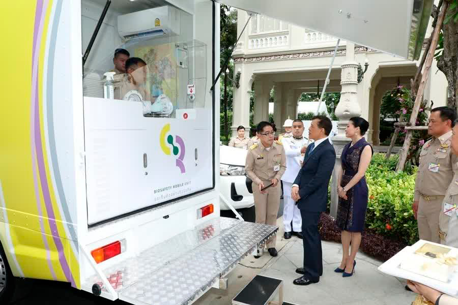 12 мобильных лабораторий предоставлены королевской четой Таиланда. Фото NNT