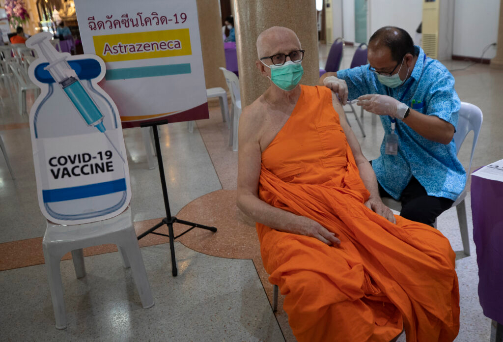 Таиланд проводит вакцинацию населения против коронавируса. Фото Khao Sod