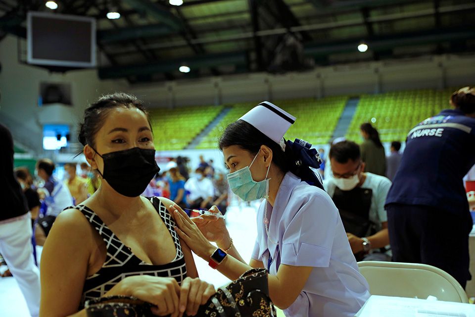 Массовая вакцинация в Таиланде. Фото Business Times