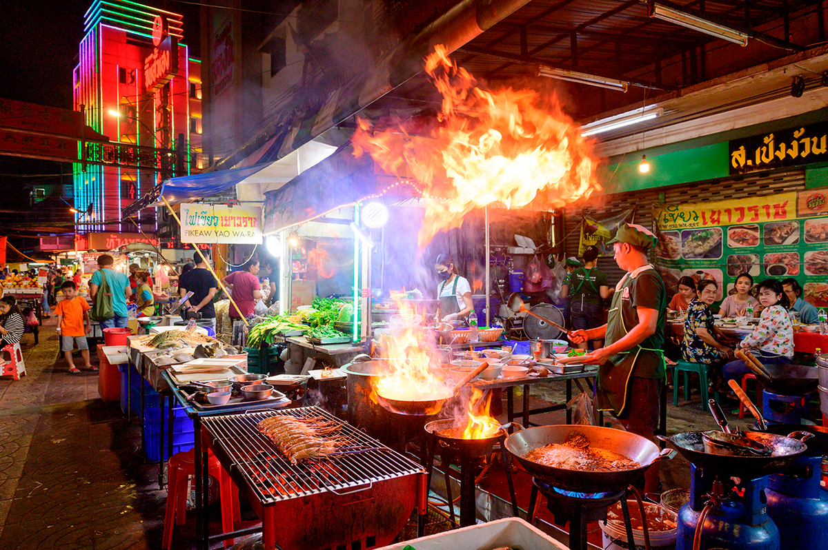 Уличная еда Таиланда, как пример Программы 5F. Изображение Sawasdee Thailand