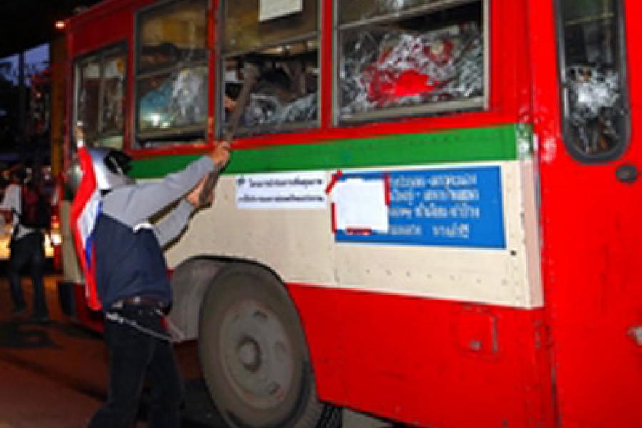 Антиправительственные группировки разбивают автобус UDD