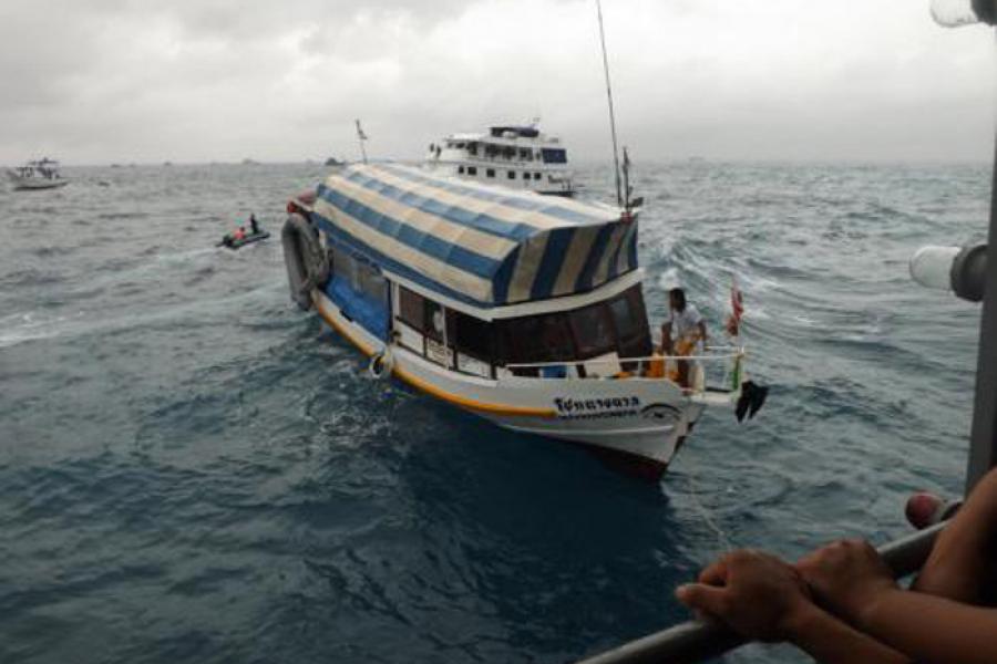 HTMS "Паттани" спасает 87 туристов на Симиланских островах