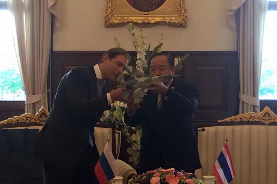 Заместитель министра торговли и промышленности России с вице-приемьером Тайланда