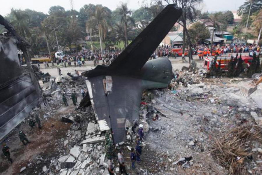 30 июня на жилой кварталы Медана упал военный транспортный самолёт
